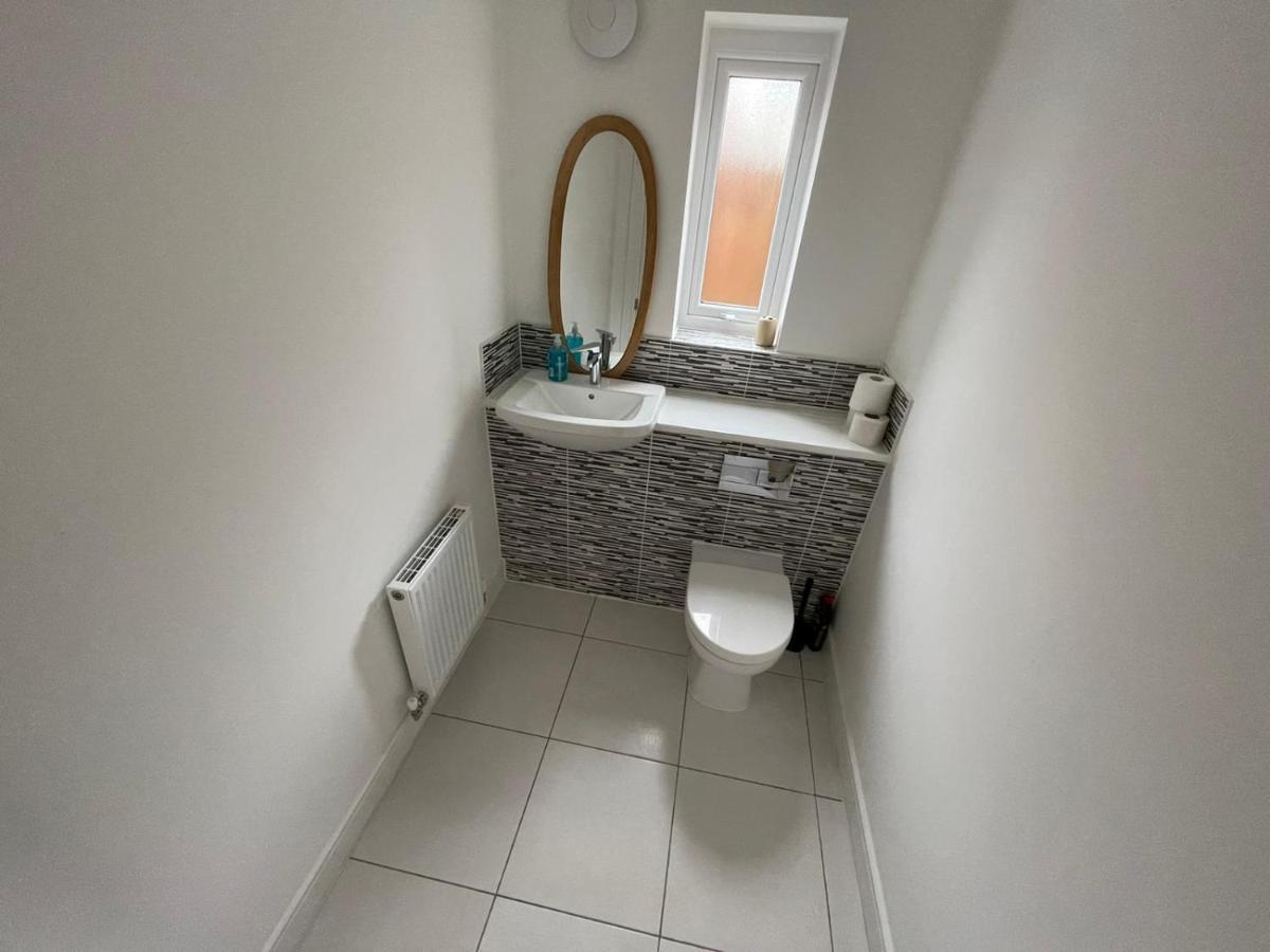 Modern Room With Huge Bed - Walk To City Centre! Manchester Exterior photo