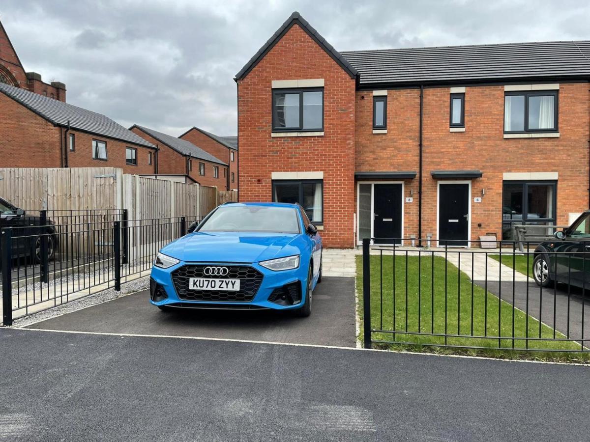 Modern Room With Huge Bed - Walk To City Centre! Manchester Exterior photo