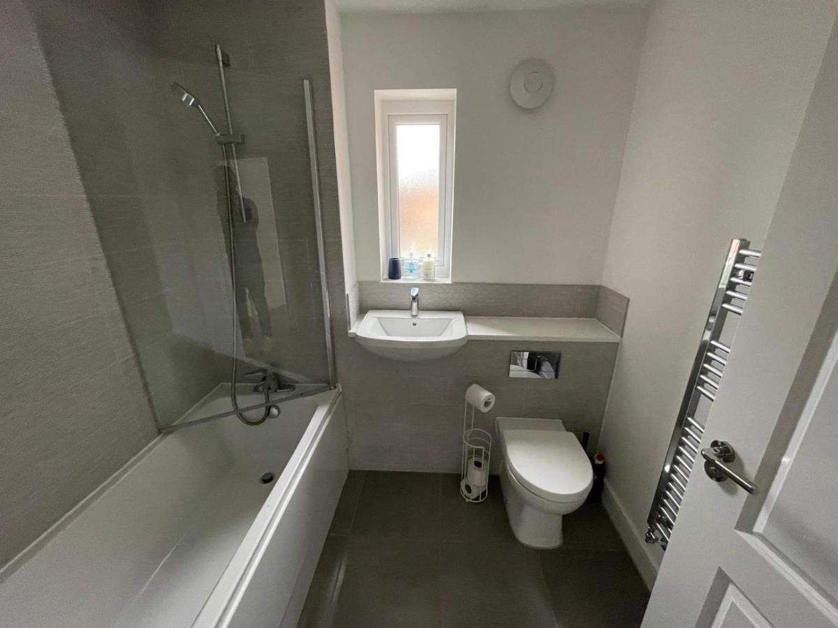 Modern Room With Huge Bed - Walk To City Centre! Manchester Exterior photo
