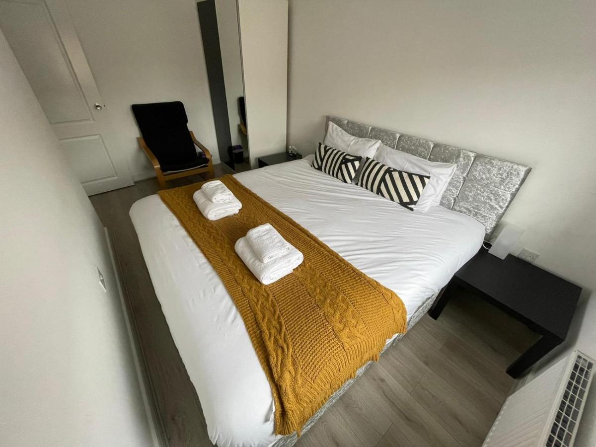 Modern Room With Huge Bed - Walk To City Centre! Manchester Exterior photo